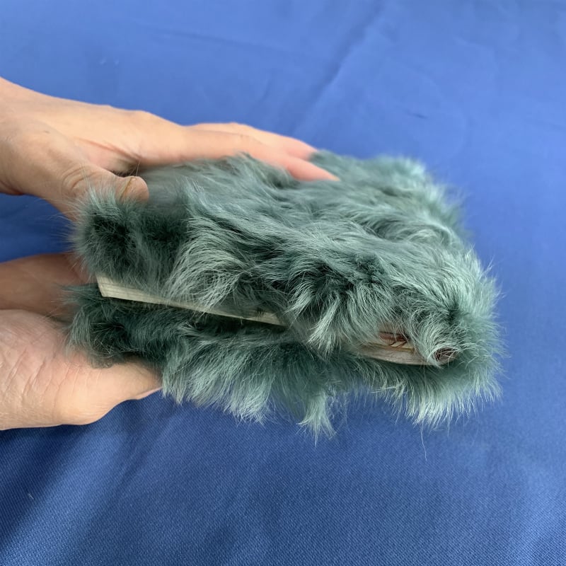 ブックカバー 文庫本サイズ用 使用毛皮：チッキャンラム グリーン染め