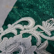 フラメンコ 衣装 ドレス ワンピース グリーン系 ボランテ フリル 緑 白 光沢 高級感 刺繍 花 ノースリーブ 袖なし 華やか かわいい シンプル 上品 ダンス衣装 イベント ステージ ホワイト系