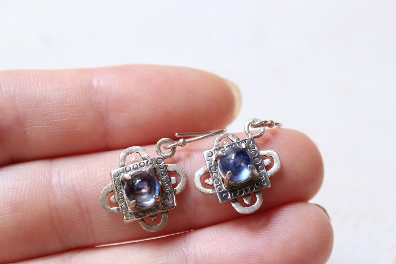 カイヤナイトのピアス