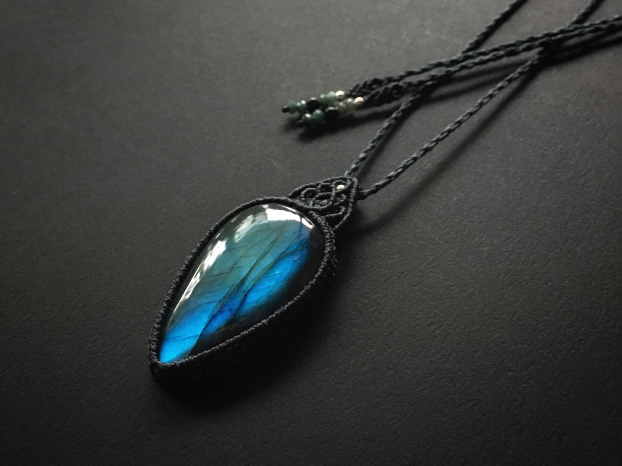 ラブラドライト macramé necklace