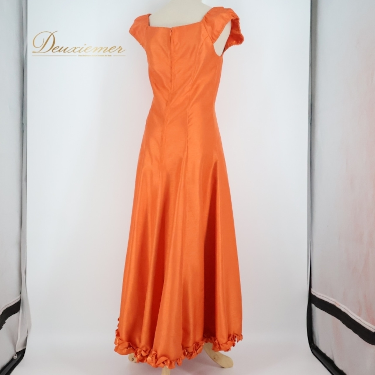 フラダンス 衣装 ワンピース ドレス オレンジ系 パンドール 日本製 ハワイアン アロハ レッスン 練習 無地 ワンカラー 光沢 高級感 フリル ノースリーブ Paondor かわいい 上品 おしゃれ フラ ダンス 鮮やか 華やか デザイン シンプル レディース ファッション