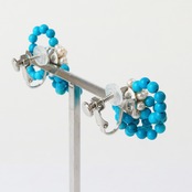 ホワイトとターコイズで可愛く！ターコイズ・パール フラワーイヤリング mm1089