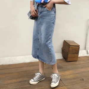スカート レディース ロング ロング丈 タイト 細身 デニム ブルーデニム シンプル カジュアル おしゃれ お洒落 かっこいい ラフ ブルー 無地 オールシーズン シーズンレス 10代 20代 30代 学生 通学 デート お出かけ 女子会 普段使い 韓国 韓国系 オルチャン ファッション コーデ スタイル モテ 定番 レディース