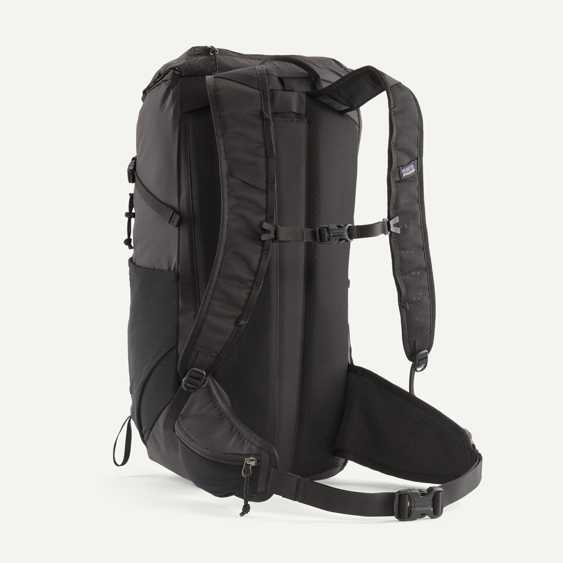 テラヴィア・パック 28L 48911 Black | パタゴニア正規販売代理店