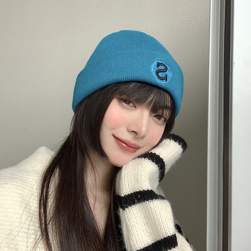 ブルーレディースオータムウィンターニット レッド 帽子 刺繍 秋物 冬物 ブラック・アイド・ピーズ55357546947