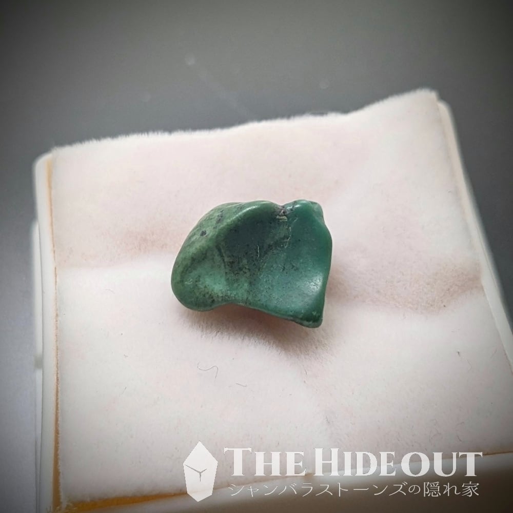 チベットアンティーク004 チベットトルコ石 特徴的な形に風格さえも