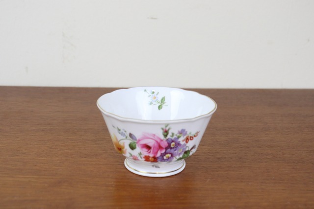 ロイヤルクラウンダービー　ダービーポジー　シュガーボウル　花柄　バラ　イギリス　Royal Crown Derby　アンティーク　に1505