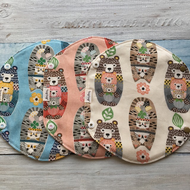【ふわふわニット】２つボタンライナー　ねこくまマトリョーシカ