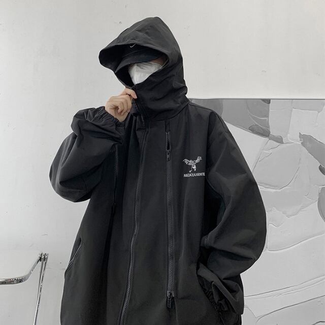 on フード付きウィンドブレーカー 黒・グレーメンズS