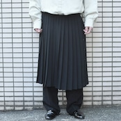 black pleats skirt