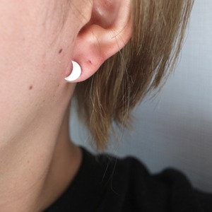 ホワイトムーンシルバーピアス