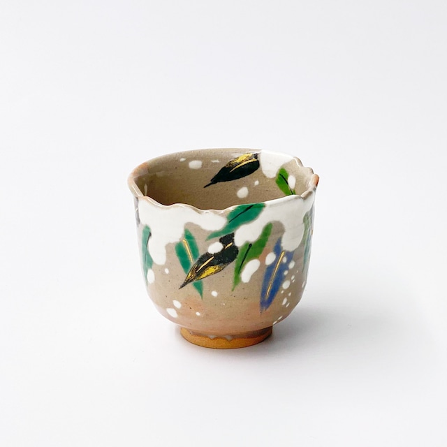 乾山写し雪笹さけ呑／Big sake cup, colored bamboo leaves on snowing