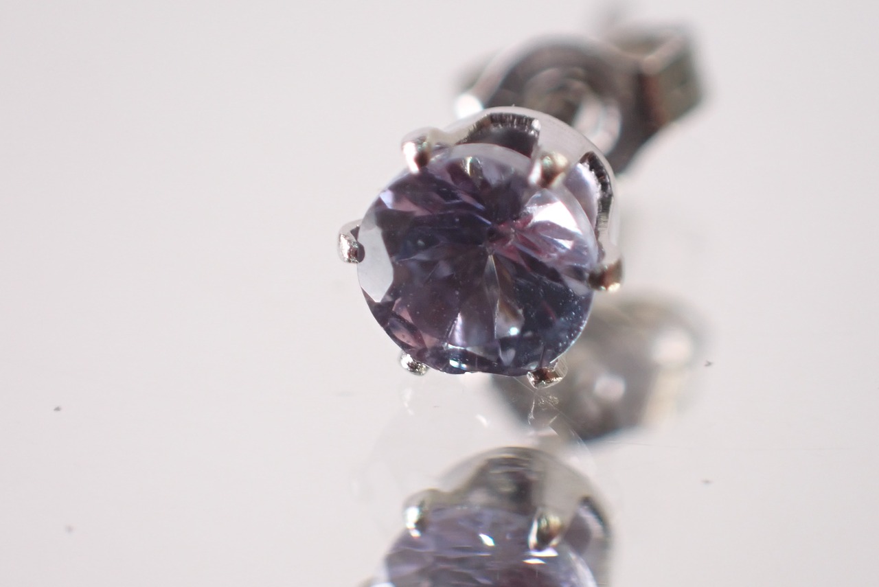 タンザナイトピアス　約4mm　[D9-122]