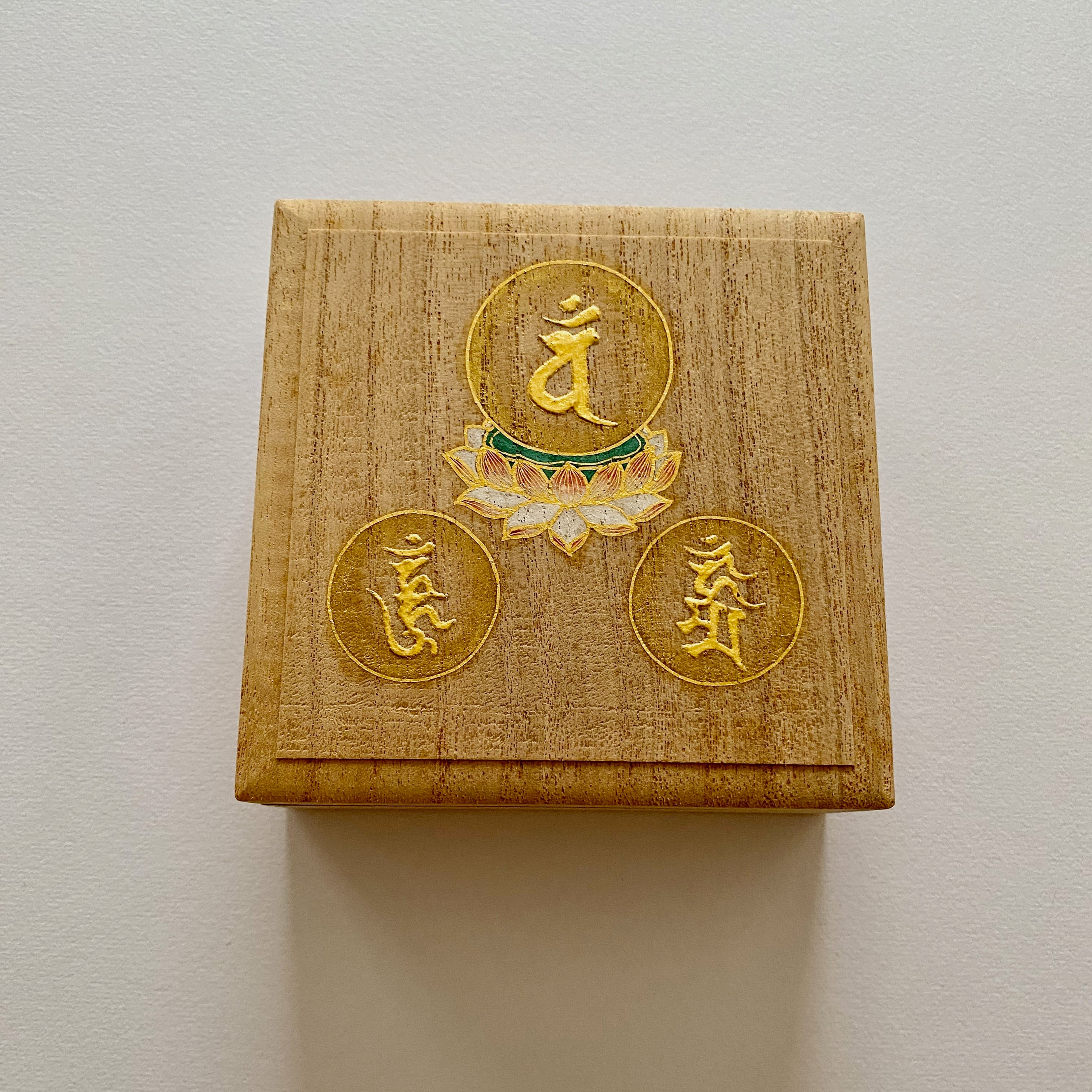 桐の箱 燕子花（截金） | 安田明玄仏所