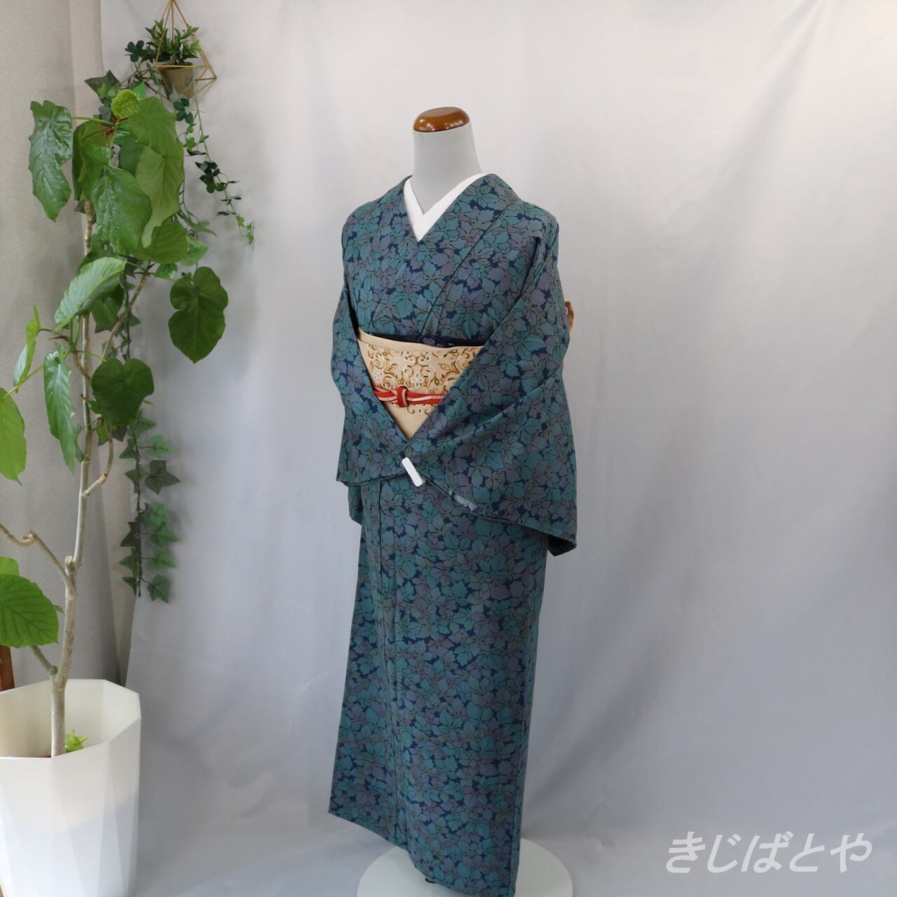 E様ご予約品】結城紬 濃紺に蔦の葉の総柄 単衣 | きじばとや E様ご予約品】結城紬 濃紺に蔦の葉の総柄 単衣 | きじばとや