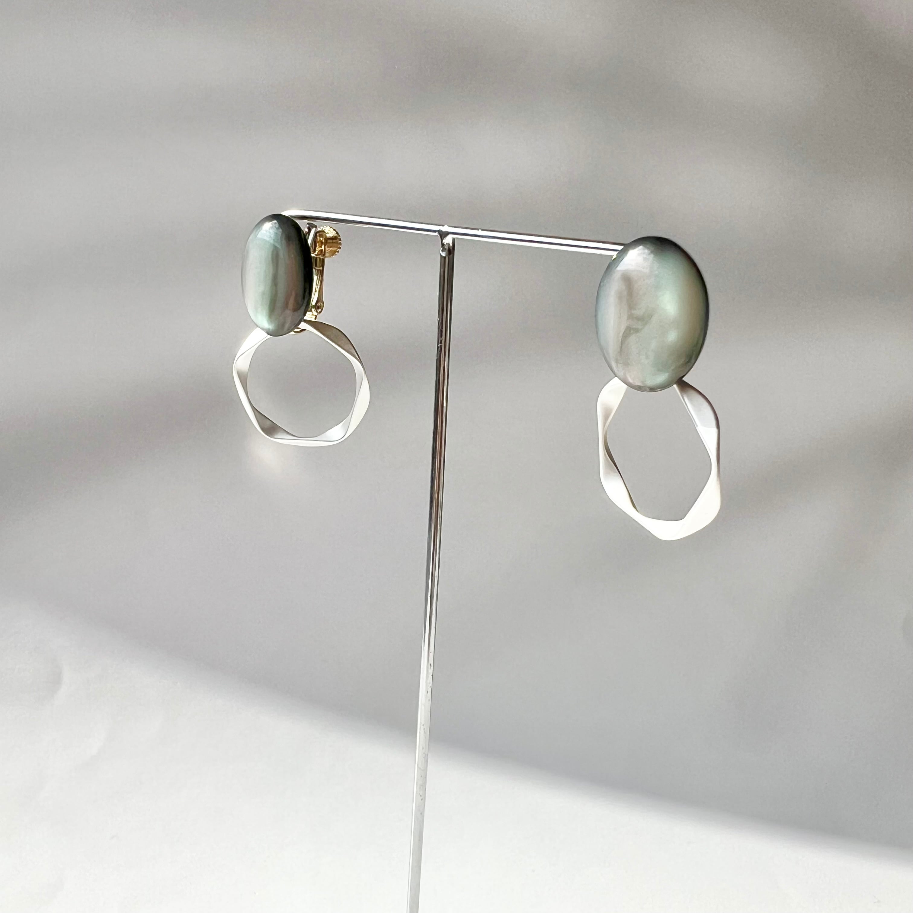 オーロラ×マットシルバーフープピアス ・イヤリング | Handmade