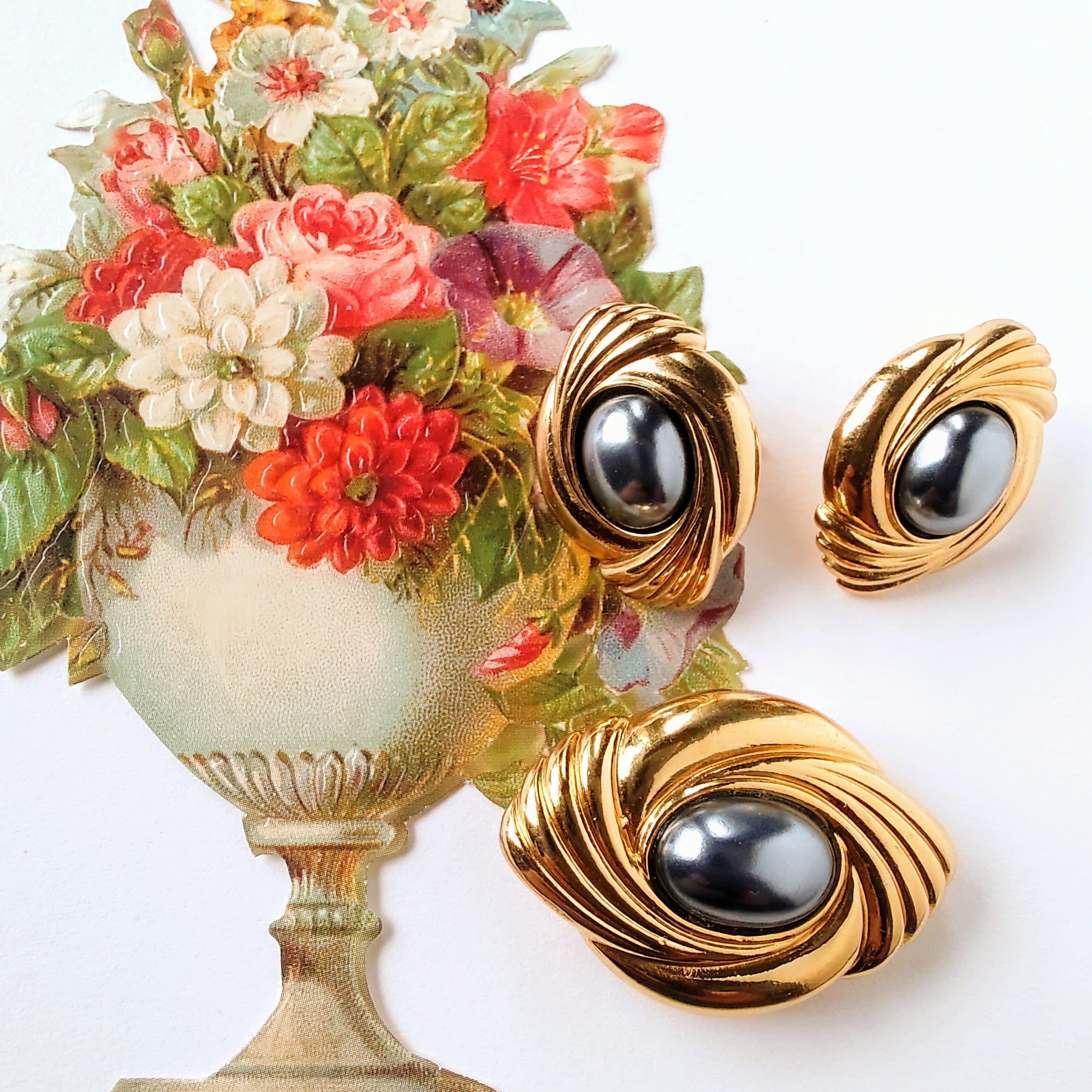 Avon》 “caviar collection” vintage brooch clip エイボン