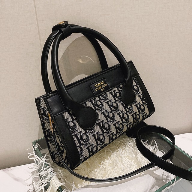 insスーパーファイアスモールバッグメス2020ニューファッションポータブルeignスタイルスモールスクエアバッグワイルドネットレッドシングルショルダーメッセンジャーバッグ Tiancai_Wing_Bag35725281765