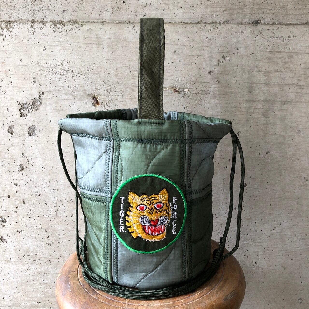 ミリタリーリメイク商品 | ビンテージ雑貨 家と外で