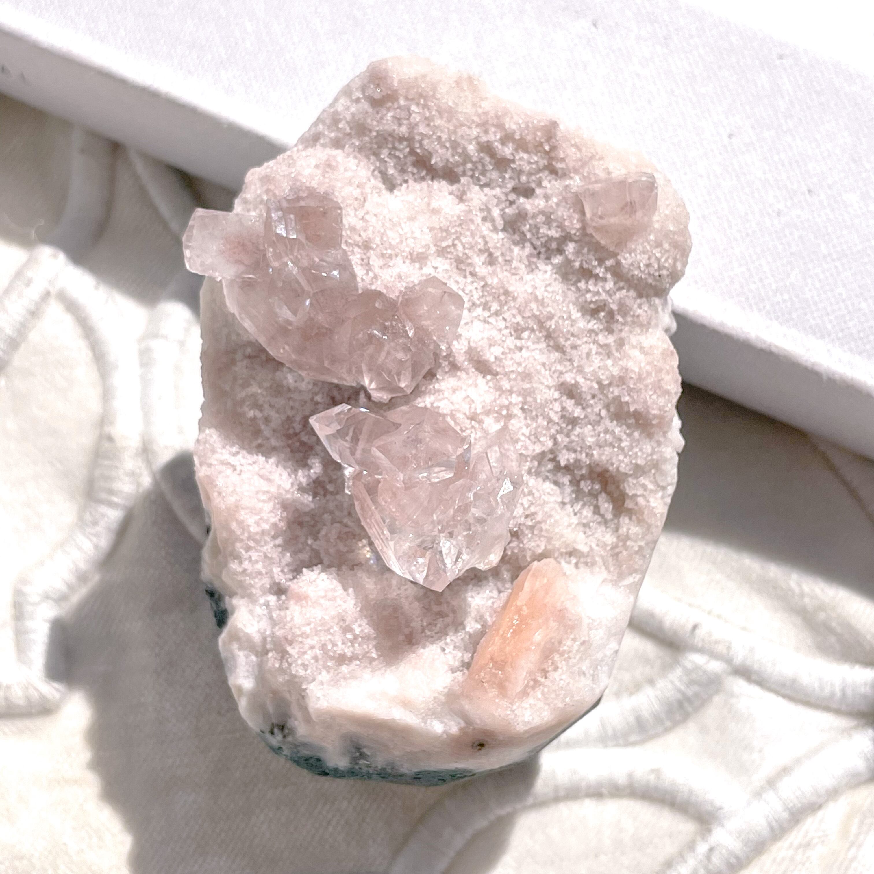 Top Quality Pink Apophyllite 3 ✧ ピンクアポフィライト