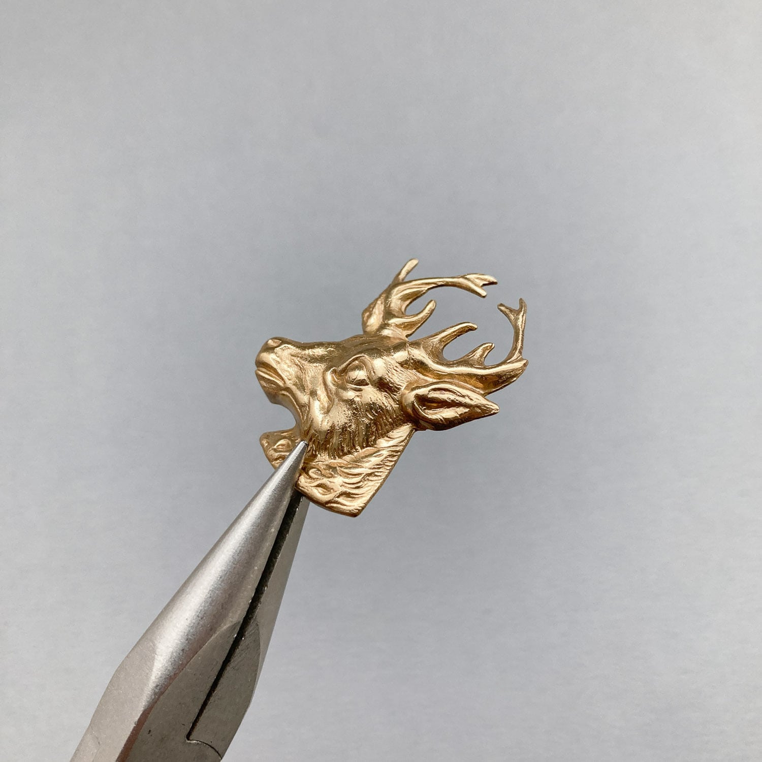 最終入荷〉真鍮 鹿の頭プレート | Dua-アクセサリーパーツショップ