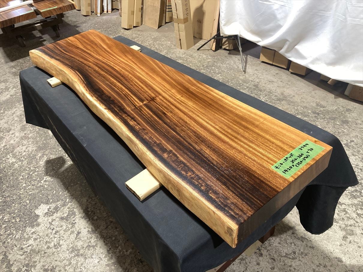 モンキーポッドセンターテーブル無垢材