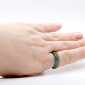 【16号】とろみ感はありつつ カットが施されているリング 緑翡翠 ファセットカットくりぬきリング A貨翡翠 jd_rg1115