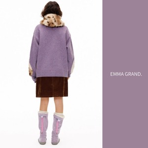 冬の森で寄り添う二匹の猫たちのふわもこカーディガン E00613