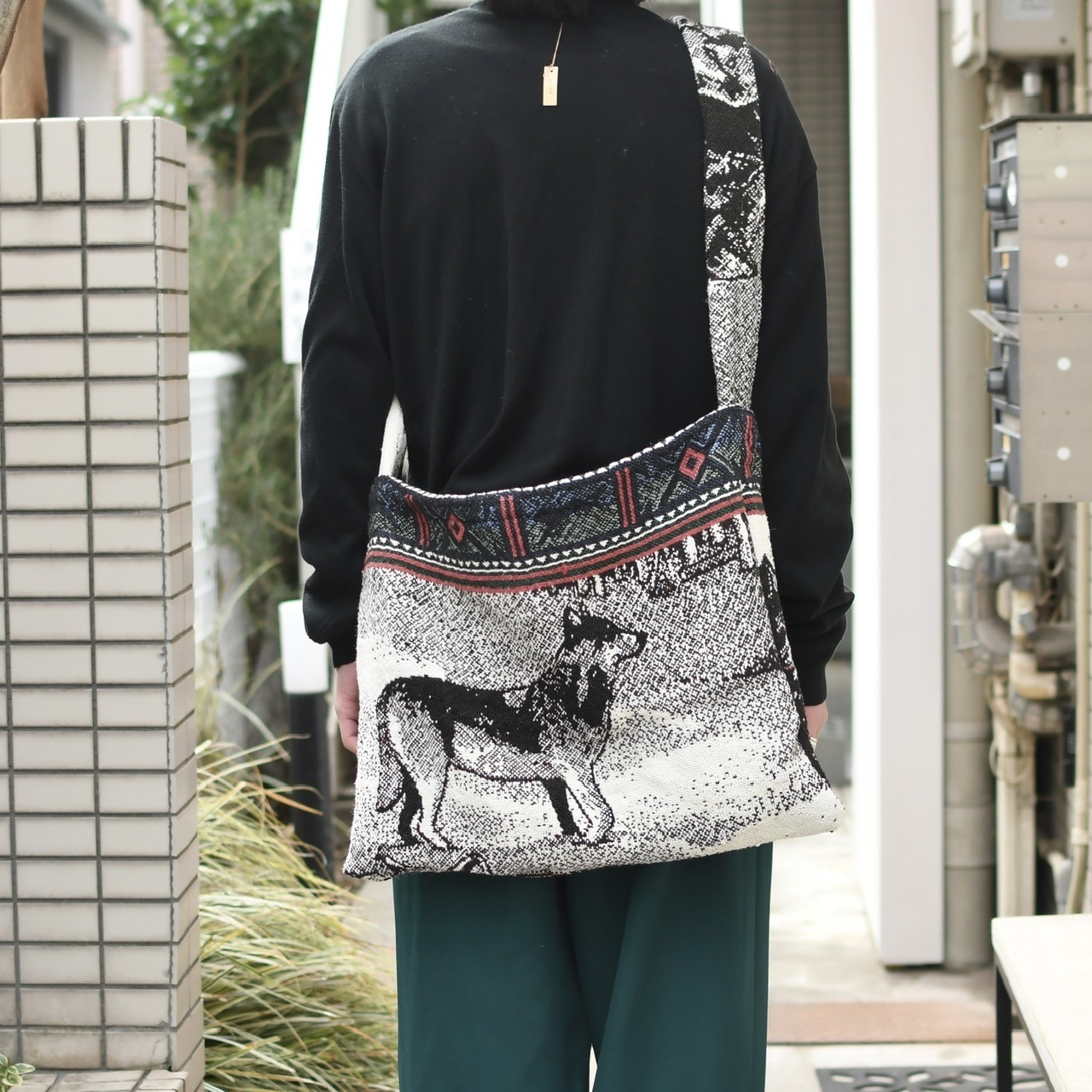 kroneko online wolf rug shoulder bag