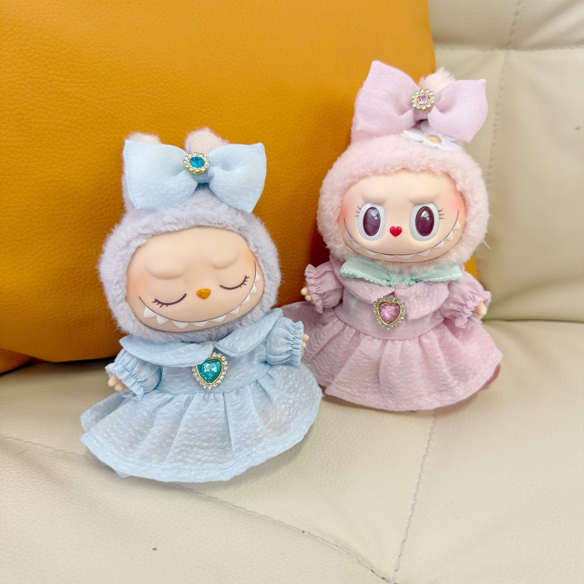 ブライスアウトフィット ニットカーディガンとサロペット