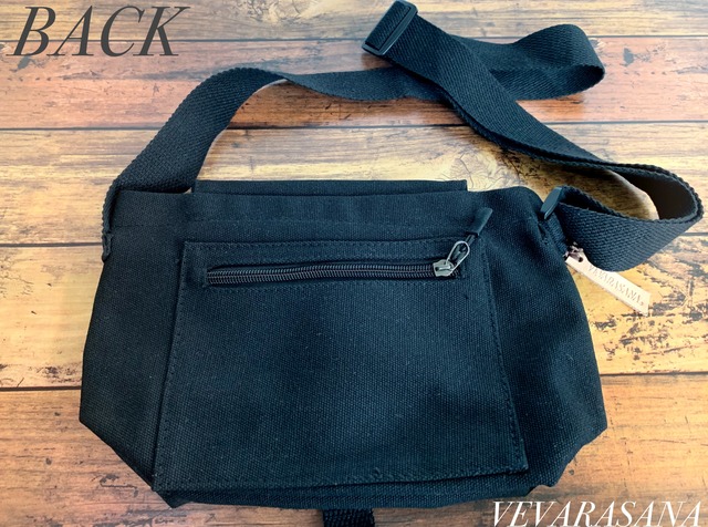 VEVARASANA®︎ ショルダーバッグ BLACK