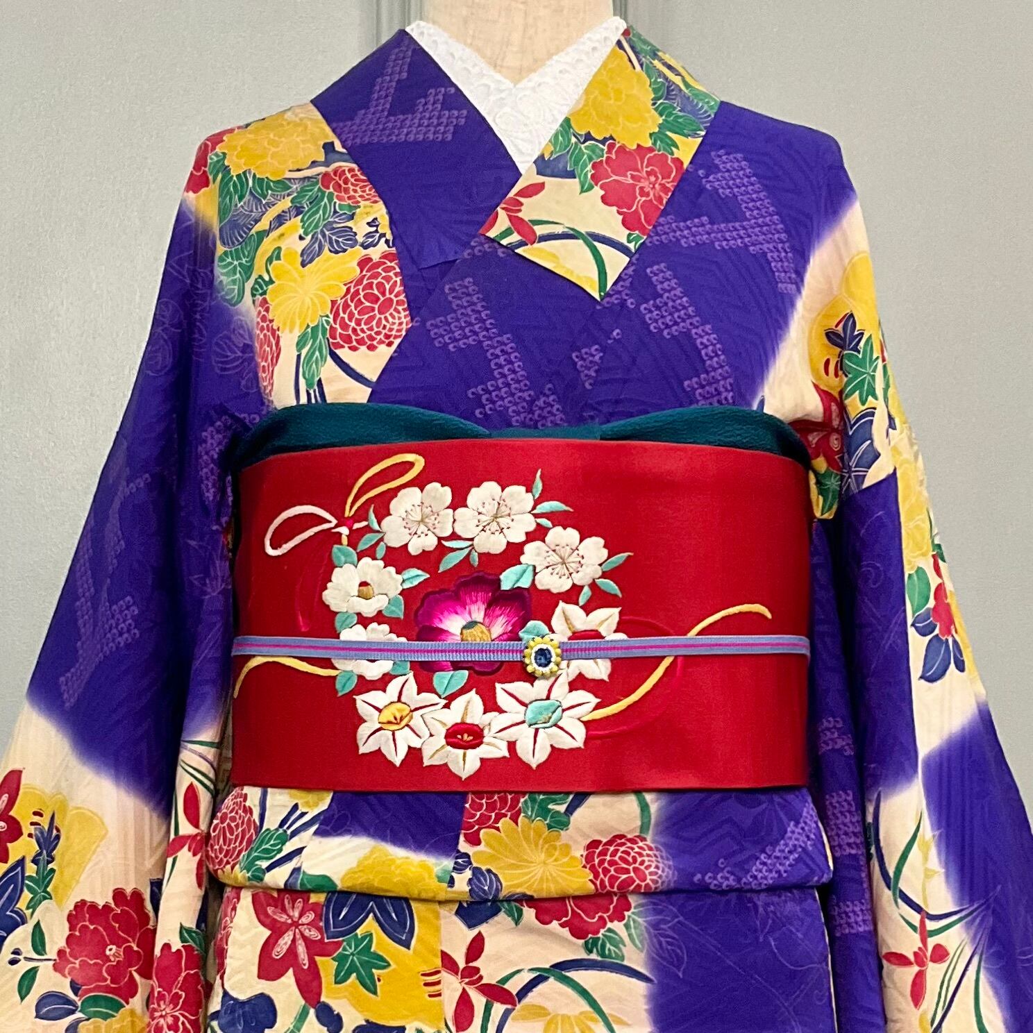 白い花てまり＊刺繍 花薬玉 花鞠 花手毬 紅白 椿 桜 水仙 赤 レッド