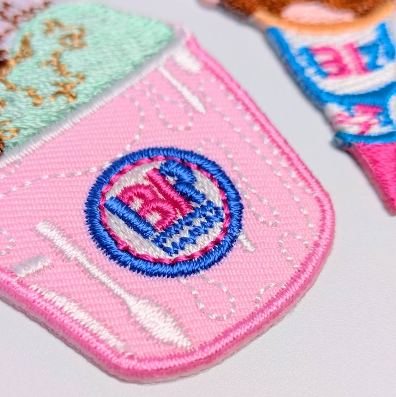 送料無料！ ★刺繍アイロンワッペン★【 Baskin-Robbins （バスキン・ロビンス）】 31アイスクリーム ・サーティワン   〚アメリカン雑貨 アメトイ〛