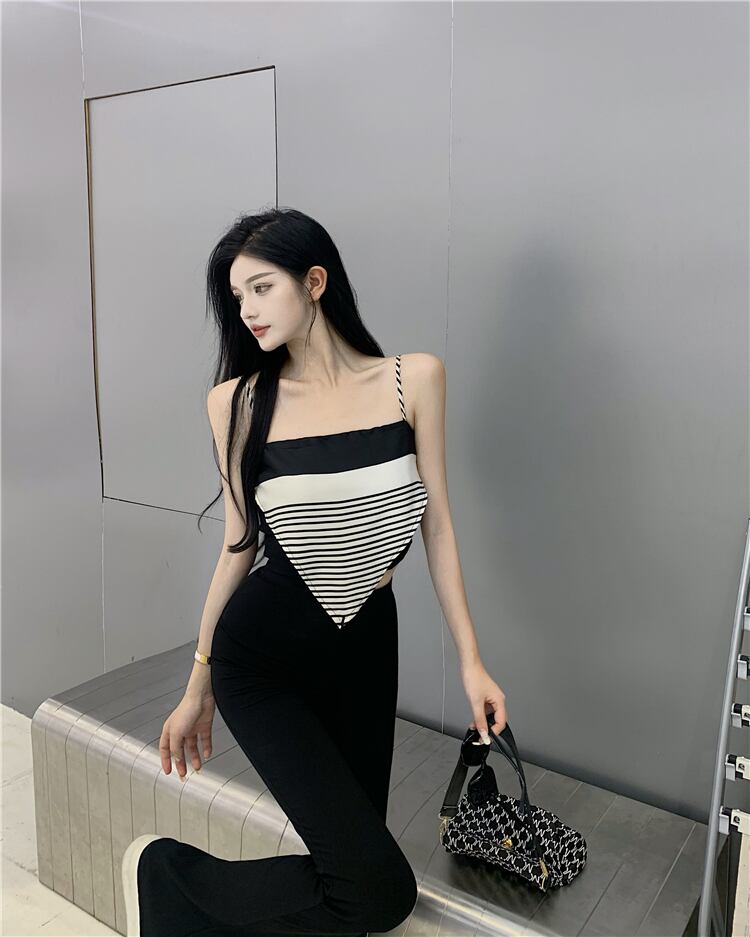 サマートップス ショートスタイル 夏物 ブラックストロベリース92781844103