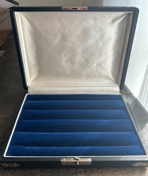 ヴィンテージ　リングコレクションケースD 浅型中、太めリング用