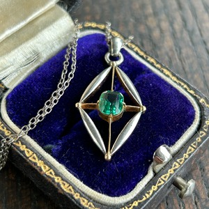 アンティーク　18金　短鎖飾りを使ったペンダントtop