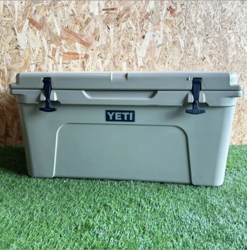 YETI イエティ クーラーボックス タンドラ65 タンカラー 中古 YETI イエティ クーラーボックス タンドラ65 タンカラー 中古