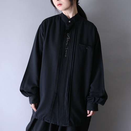 kirakira decoration and pleats design over silhouette minimal mode shirt