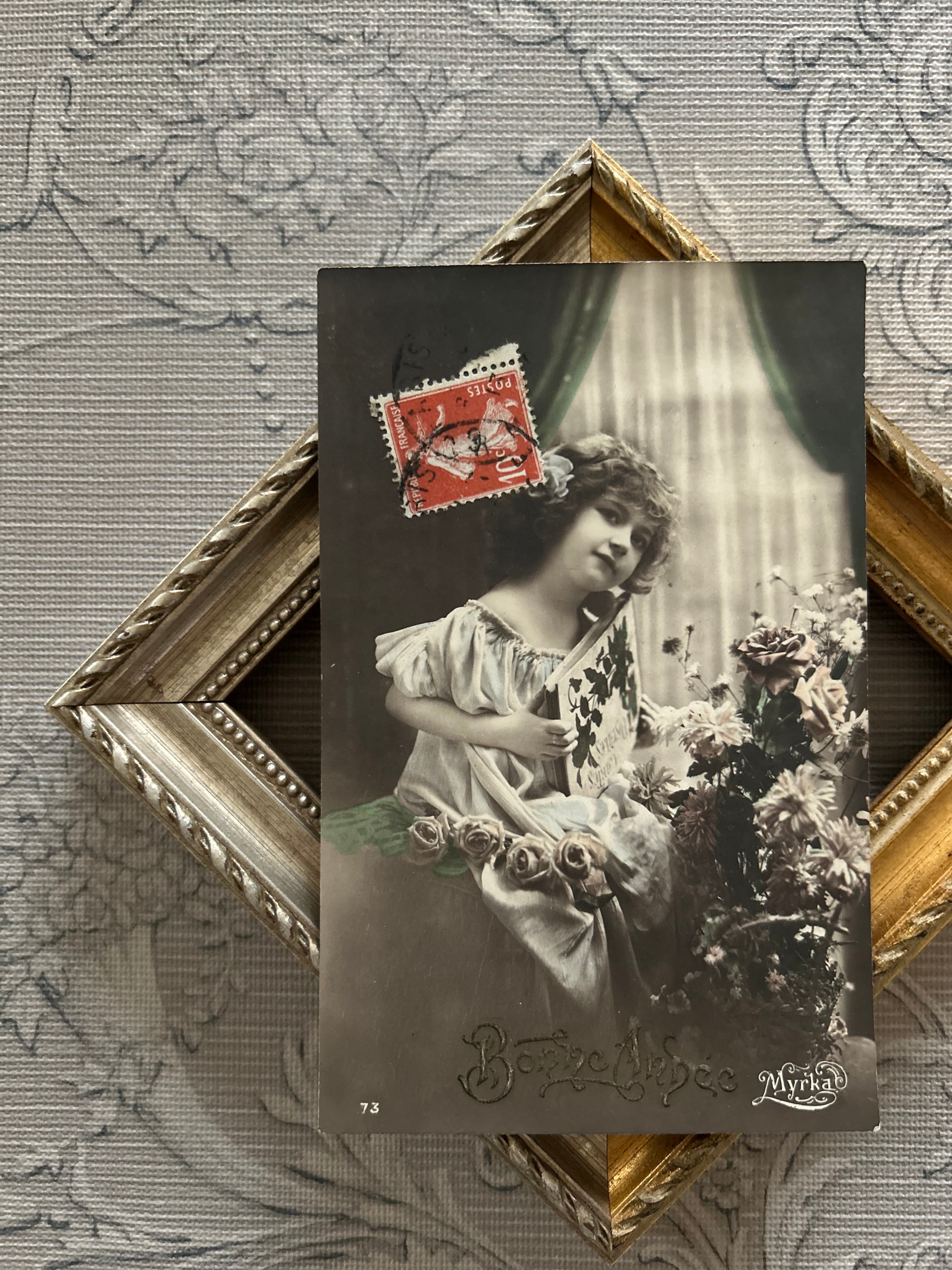 フランスアンティークカード 少女と 花籠 パニエ Rose Boone Annee 額装 インテリア BE