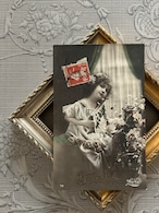 フランスアンティークカード 少女と 花籠 パニエ Rose Boone Annee 額装 インテリア BE