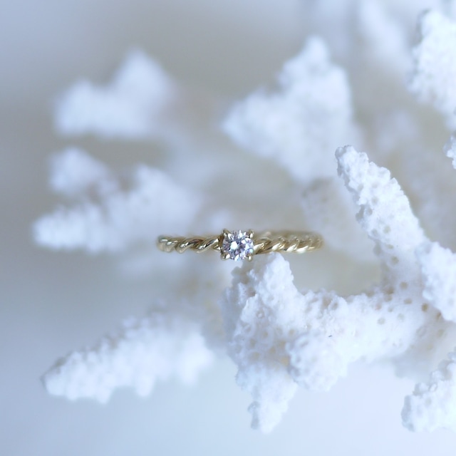 "minimus" ring (K18)