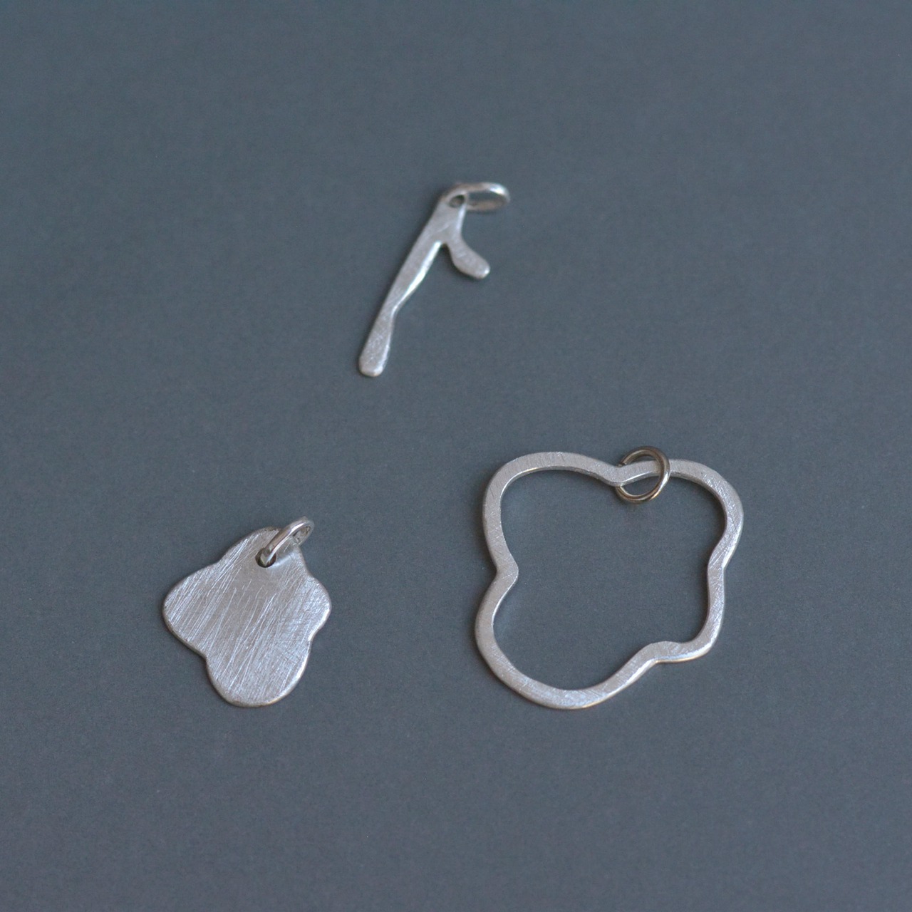 Hanae float ring チャーム