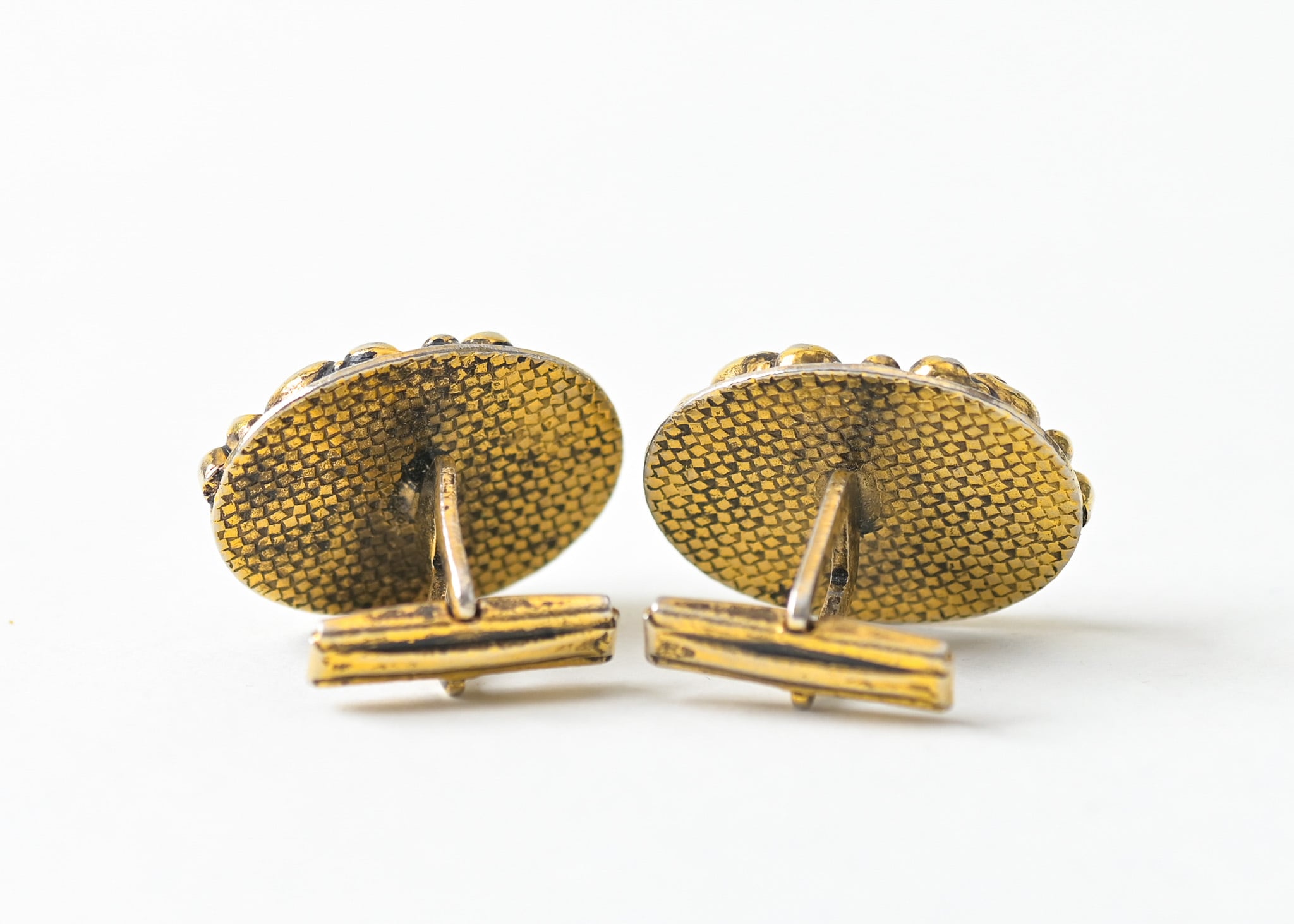 アンティーク　カフスボタン ヴィンテージ】貴族風 重厚カフスボタン（縦2.5cm×幅2.3cm） | チェコ