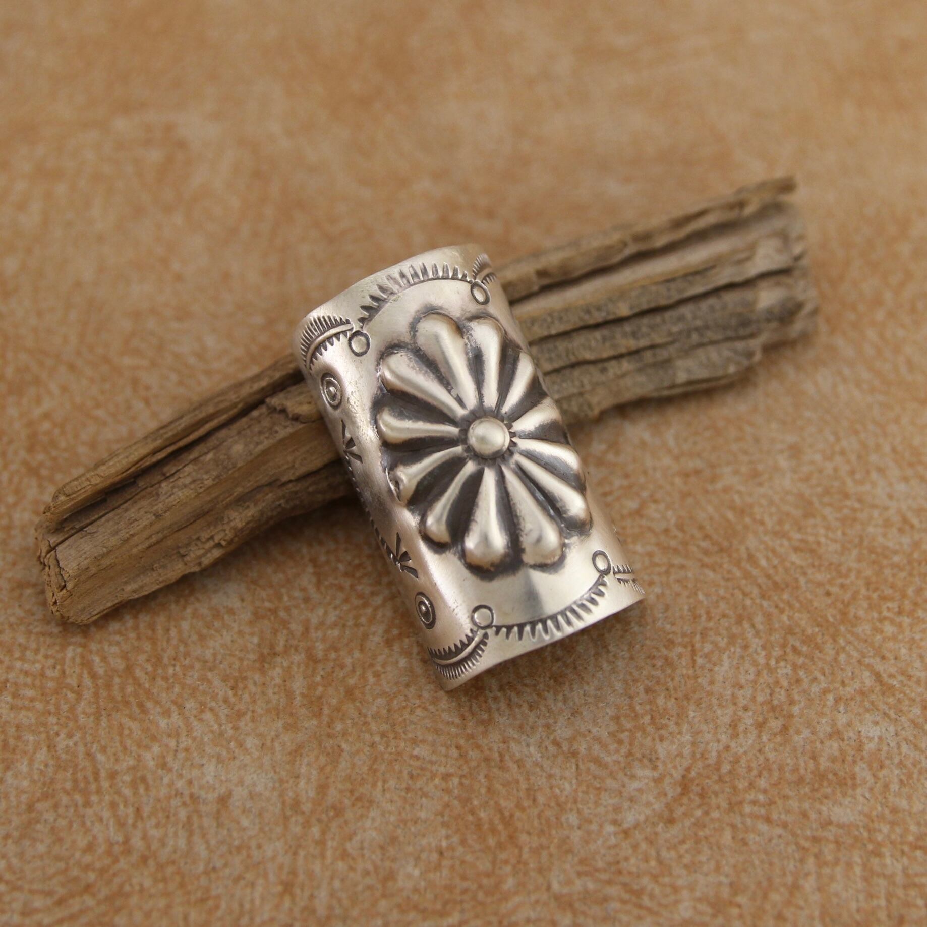 中古 ナバホ族 シルバー ポニーテールカフ インディアンジュエリー ナバホ族 シルバー製ポニーテールカフ #15 インディアンジュエリー