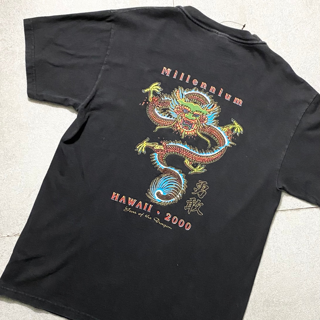 2000’s dragon print millennium tee