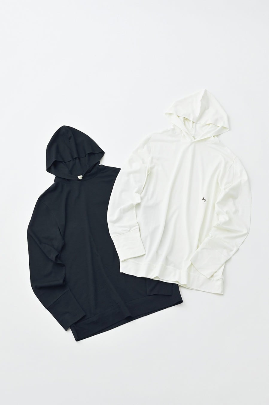 CHEVAL plus Redaのフーディー