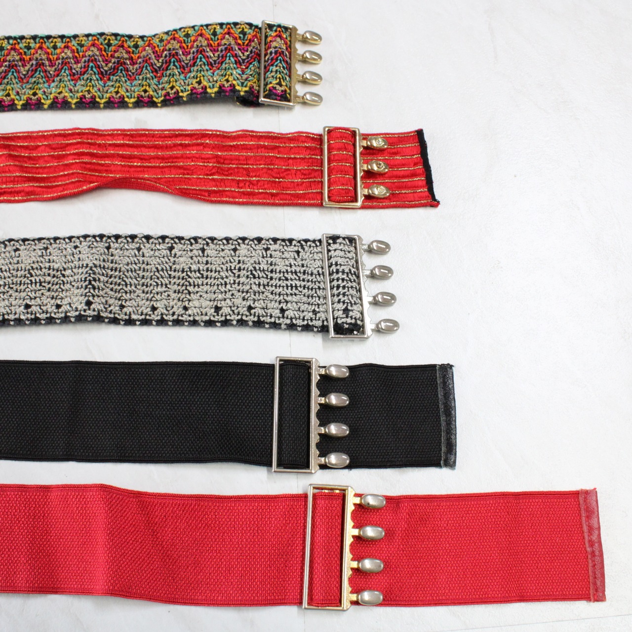 【フォークダンス まとめ売り】ベルト サッシュ 6点セット ブラック レッド ゴールド 黒 赤 金 カラフル 刺繍 鮮やか 華やか
