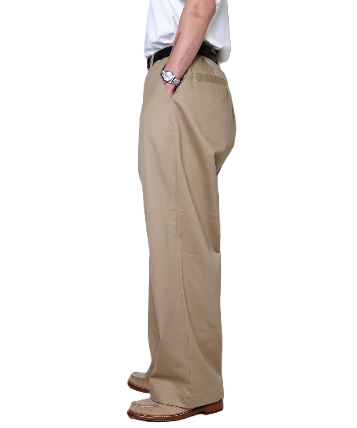 UNIVERSAL PRODUCTS. / 233-60506 NO TUCK WIDE CHINO TROUSERS (CAMEL