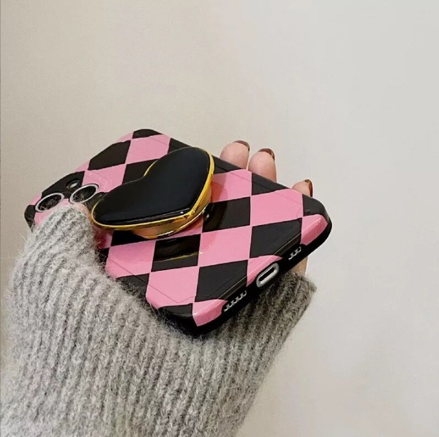 iPhoneケース iPhone13 iPhone12 グリップ付 ハート アーガイル ピンク 黒 1322