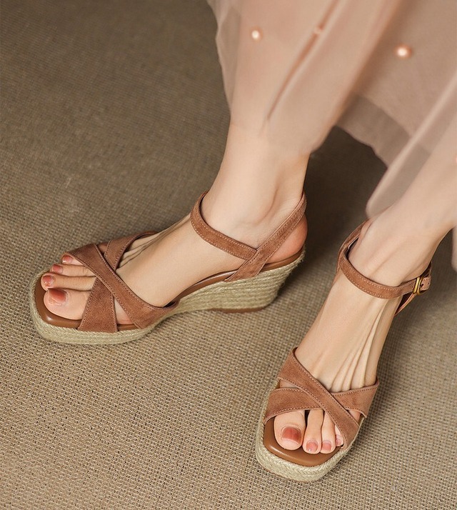 Ensoleillé Suede Sandals